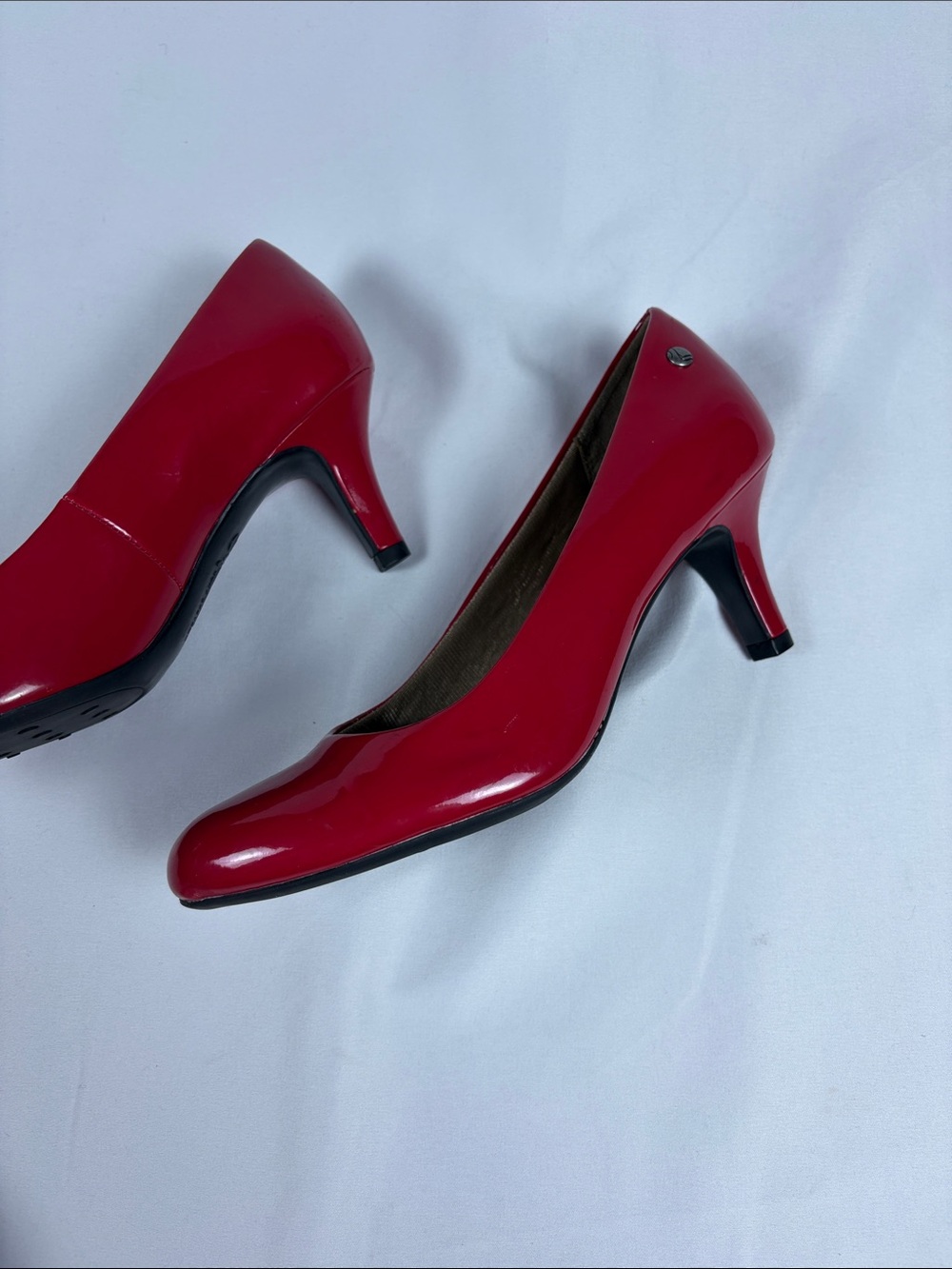 Life Stride Red Patent Kitten Heels - Picture 5 of 13